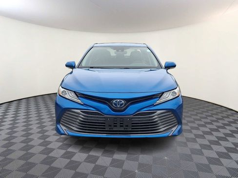 Certified 2020 Toyota Camry XLE image 3