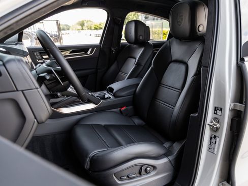 New 2026 Porsche Cayenne Turbo image 5