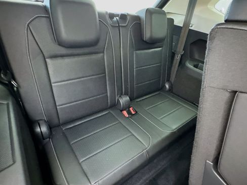 Used 2021 Volkswagen Tiguan SEL FWD image 19