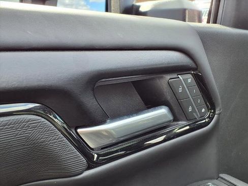 Used 2025 GMC Sierra 2500 AT4X image 16