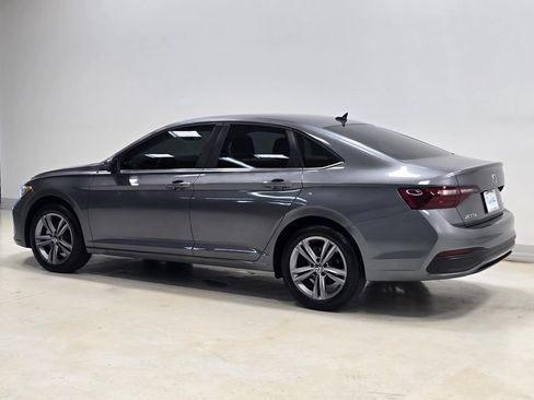 Used 2023 Volkswagen Jetta SE FWD image 11