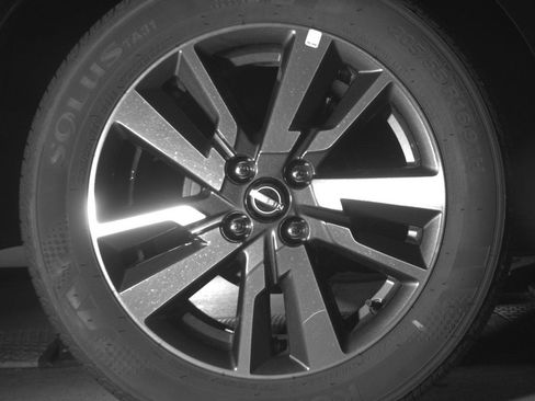 Used 2025 Nissan Versa SV FWD image 15