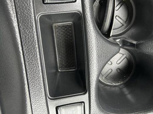 Used 2020 Nissan Rogue SV image 12