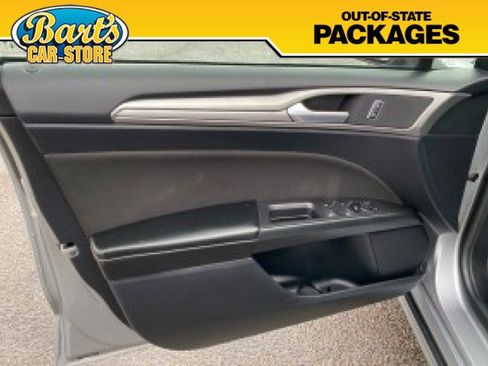 Used 2020 Ford Fusion SE AWD/4WD image 21