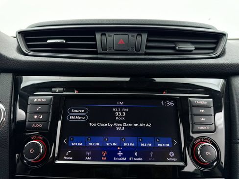 Used 2019 Nissan Rogue SV AWD/4WD image 4