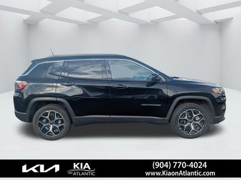 Used 2025 Jeep Compass Limited AWD/4WD image 2