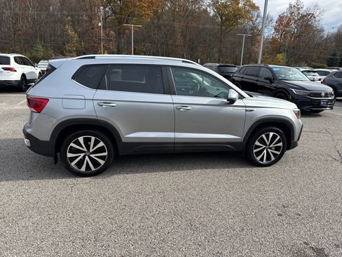 Certified 2023 Volkswagen Taos SE w/ Panoramic Sunroof Package image 10