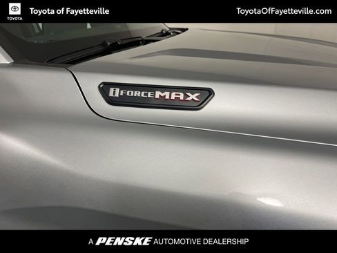 Certified 2025 Toyota Tacoma TRD Off-Road AWD/4WD image 5