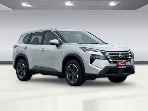 Used 2025 Nissan Rogue SV FWD image 7