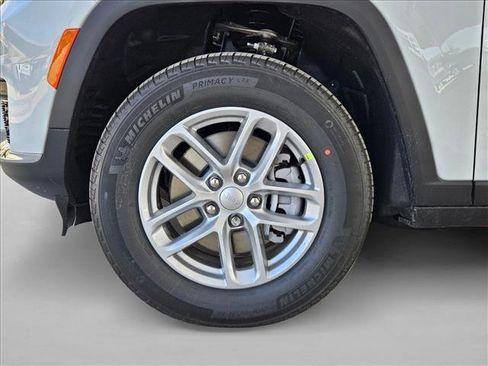 New 2026 Jeep Grand Cherokee L Laredo image 10
