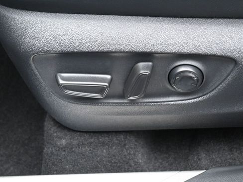 Used 2025 Toyota Highlander Platinum AWD/4WD image 12