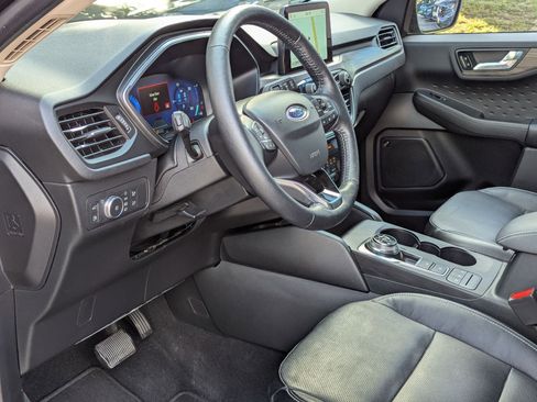 Used 2020 Ford Escape Titanium image 12