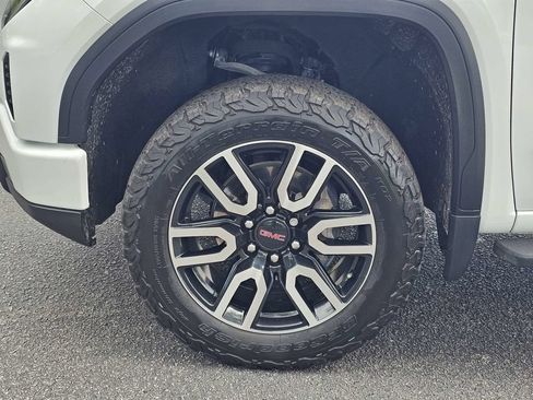 Used 2023 GMC Sierra 1500 AT4 w/ AT4 Premium Package AWD/4WD image 12