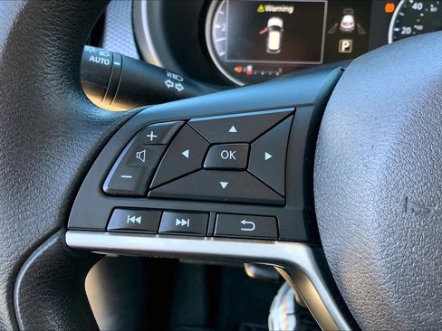 Used 2018 Nissan Kicks SV image 18