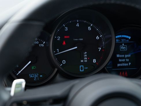 Certified 2025 Porsche Macan AWD/4WD image 26