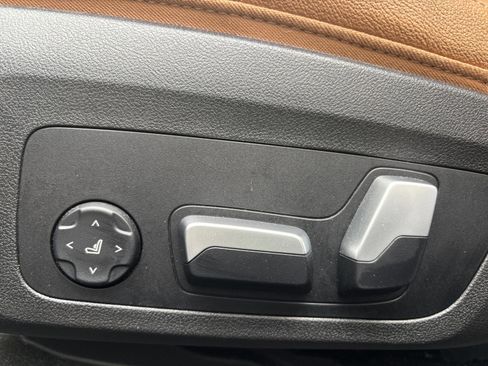 Certified 2024 BMW 330i Sedan w/ Convenience Package image 18