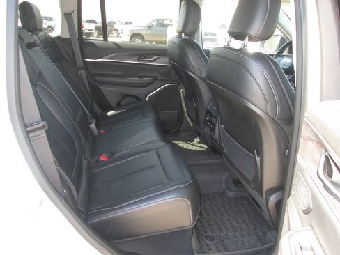 Used 2023 Jeep Grand Cherokee Limited w/ Trailer Tow Prep Group (B) AWD/4WD image 26