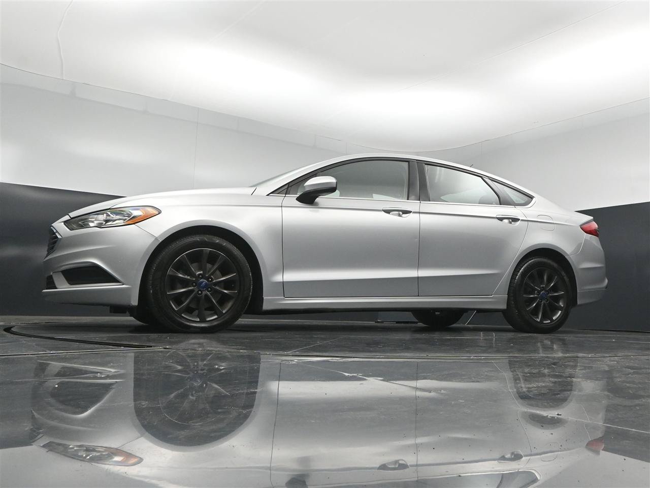 Used 2017 Ford Fusion SE w/ Fusion SE Technology Package FWD image 27