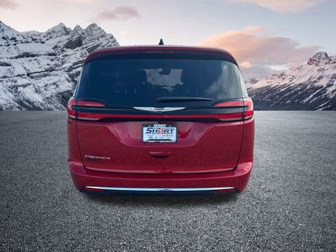 New 2026 Chrysler Pacifica Select image 4