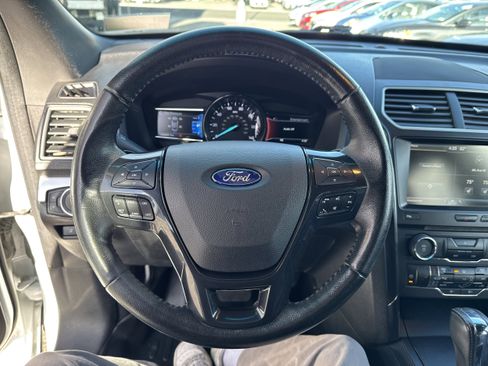 Used 2016 Ford Explorer XLT w/ Equipment Group 202A image 19