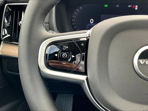 New 2026 Volvo XC90 B5 Plus w/ Protection Package Premier image 22