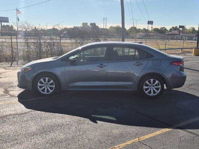 Used 2026 Toyota Corolla LE FWD image 4