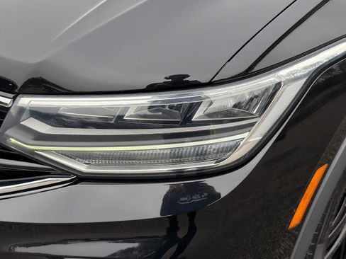 Used 2022 Volkswagen Tiguan SE R-Line image 39