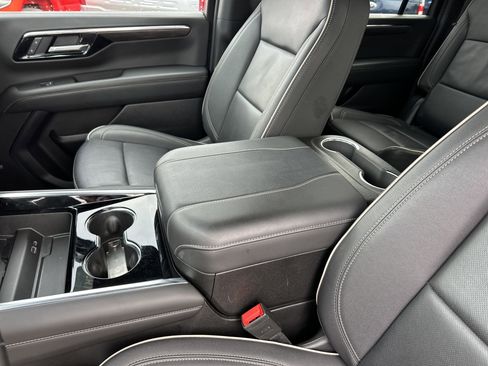 Certified 2025 Chevrolet Suburban Premier image 16