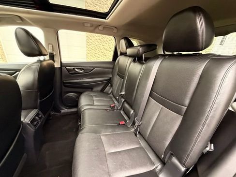 Used 2017 Nissan Rogue SL w/ SL Premium Package AWD/4WD image 19