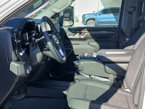 Used 2026 GMC Sierra 2500 SLE w/ SLE Value Package; image 6