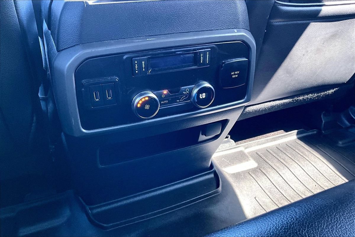 Used 2018 Ford Expedition XLT w/ Equipment Group 202A AWD/4WD image 38