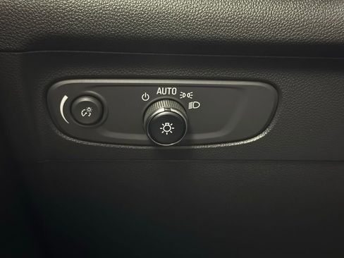 Used 2021 Buick Envision Essence w/ Sport Touring Package image 21