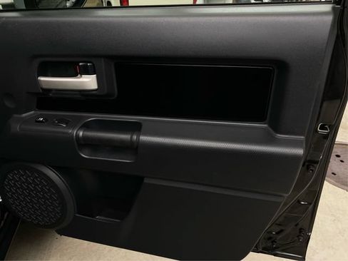 Used 2010 Toyota FJ Cruiser 4WD image 25