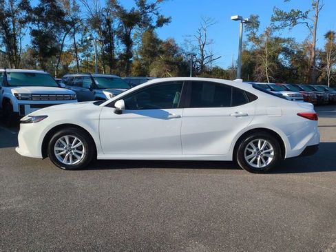 Used 2025 Toyota Camry LE image 8