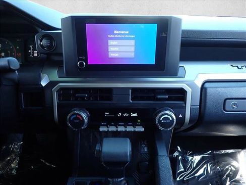 Certified 2025 Toyota Tacoma SR5 AWD/4WD image 15