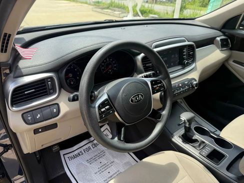 Used 2019 Kia Sorento LX image 25