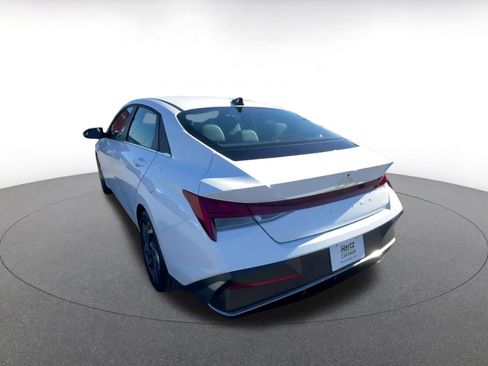 Used 2025 Hyundai Elantra Limited image 11