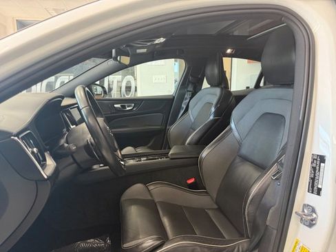Used 2020 Volvo S60 T6 R-Design image 8