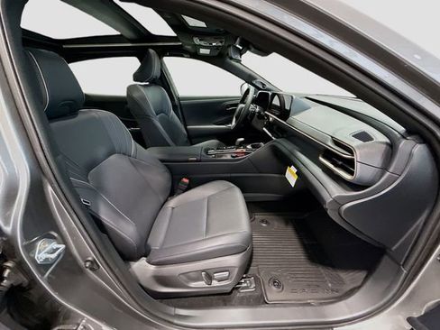 New 2025 Toyota Crown Platinum image 22