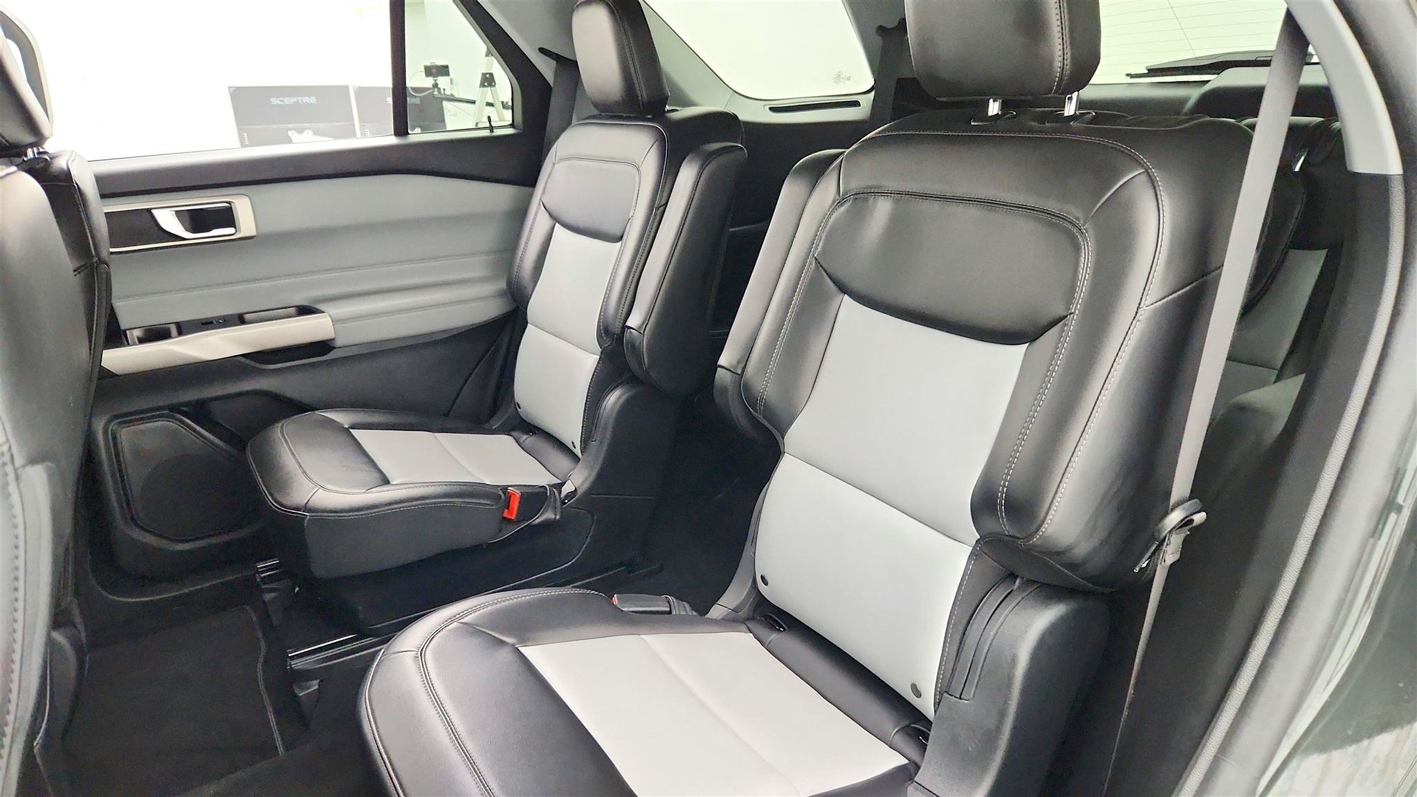 Used 2024 Ford Explorer XLT RWD image 16