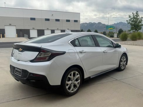 Used 2017 Chevrolet Volt Premier w/ Driver Confidence II Package FWD image 5