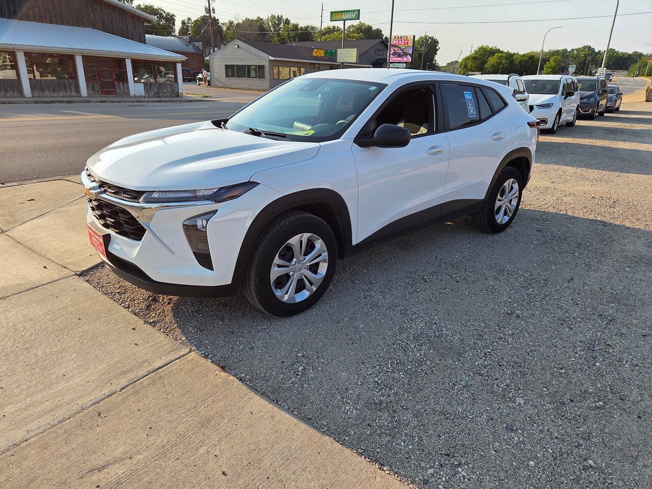 Used 2025 Chevrolet Trax LS FWD image 17