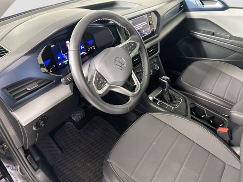 Certified 2022 Volkswagen Taos SE w/ Panoramic Sunroof Package image 9