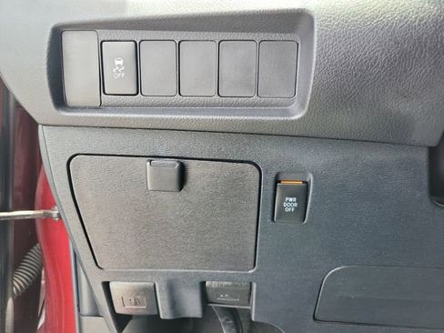 Used 2017 Toyota Sienna SE FWD image 17