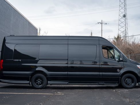Used 2024 Mercedes-Benz Sprinter 3500 image 4