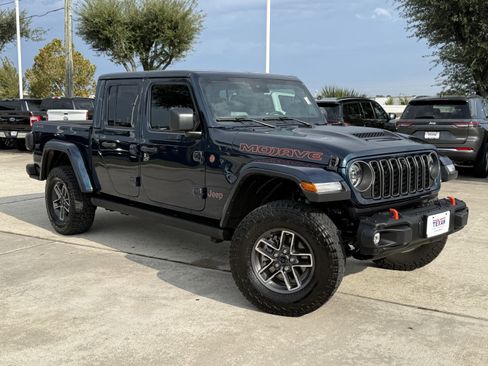 Used 2025 Jeep Gladiator Mojave image 2