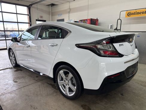 Used 2019 Chevrolet Volt LT image 2