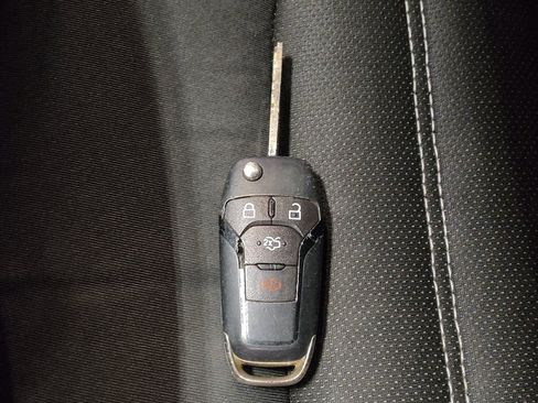 Used 2015 Ford Fusion SE image 32