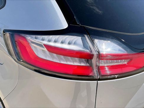 Used 2019 Ford Edge SE FWD image 27