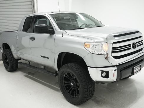 Used 2016 Toyota Tundra SR5 w/ Tow Package RWD image 3